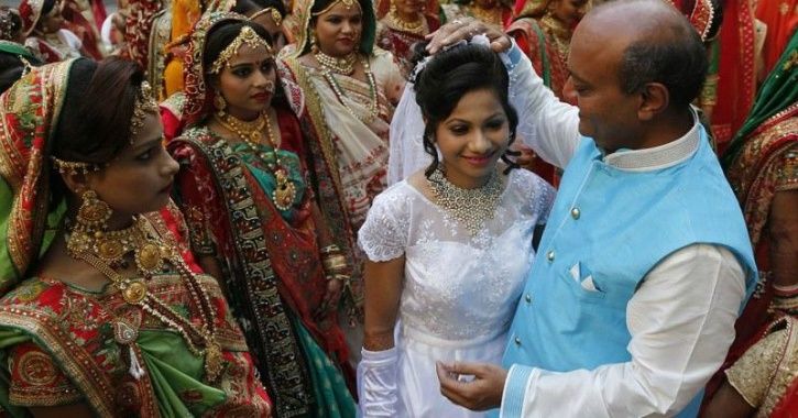 Indian Diamond tycoon pays for the wedding of 236 fatherless brides surat merchant